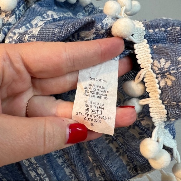 Women’s Sadie & Sage blue embroidered off shoulder cropped blouse size small S - Picture 5 of 6